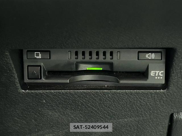 Toyota COROLLA AXIO 2018-02 8328430-8