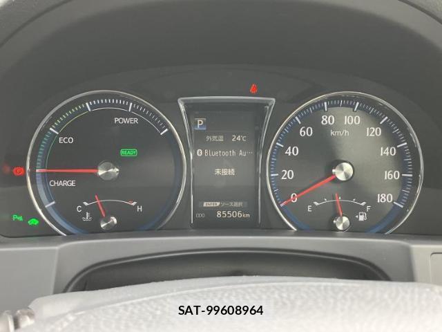 Toyota CROWN HYBRID 2017-09 8328004-12