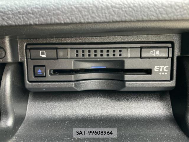 Toyota CROWN HYBRID 2017-09 8328004-17