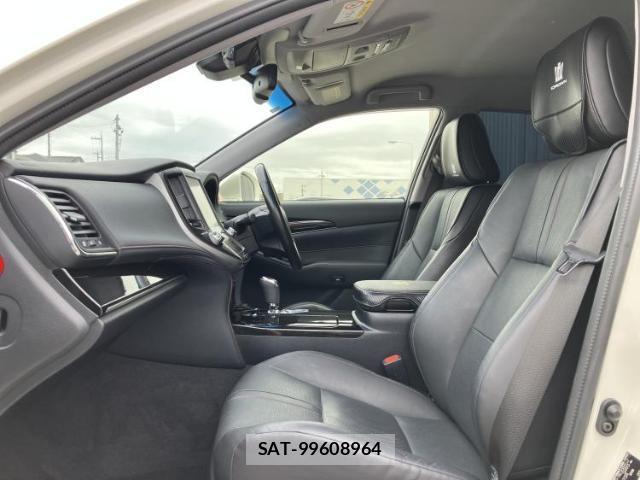 Toyota CROWN HYBRID 2017-09 8328004-6