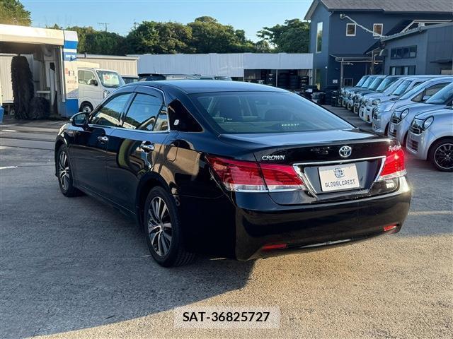 Toyota CROWN HYBRID 2017-06 8328439-11