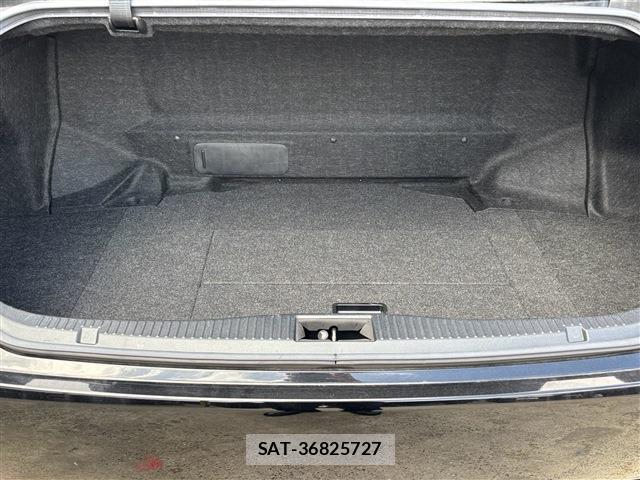 Toyota CROWN HYBRID 2017-06 8328439-6
