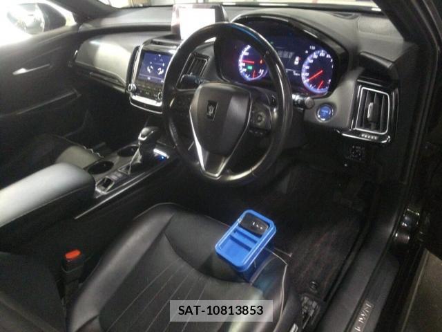 Toyota CROWN HYBRID 2019-05 8328487-2