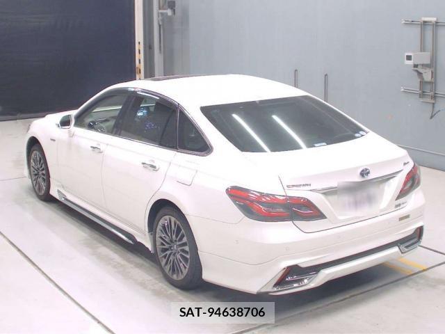 Toyota CROWN HYBRID 2020-03 8328512-1