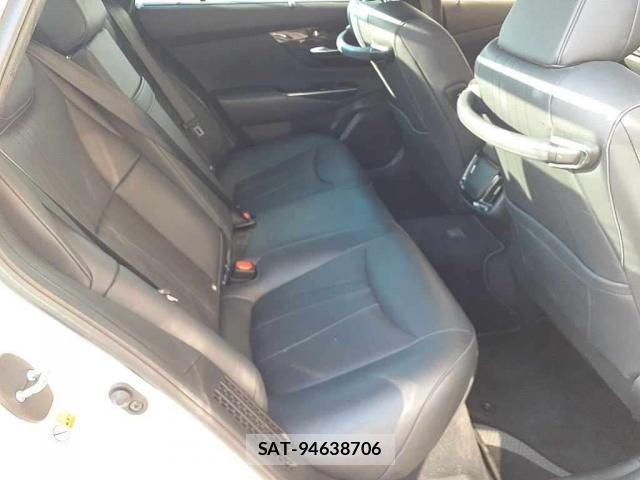Toyota CROWN HYBRID 2020-03 8328512-5