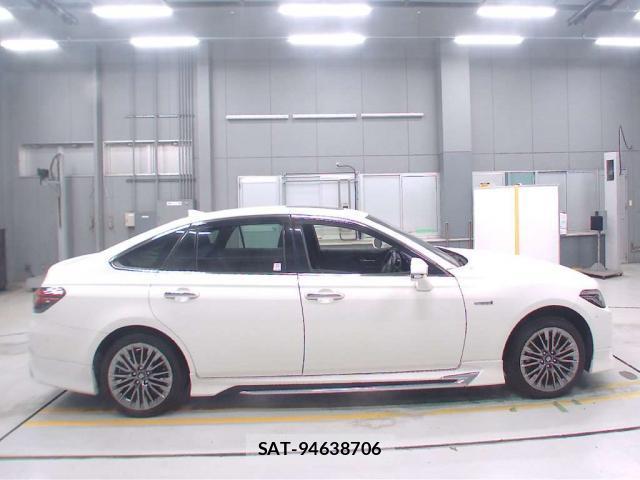Toyota CROWN HYBRID 2020-03 8328512-6