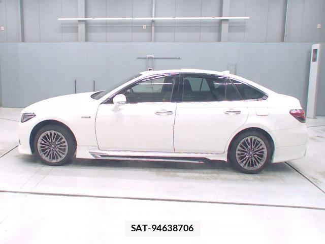Toyota CROWN HYBRID 2020-03 8328512-7