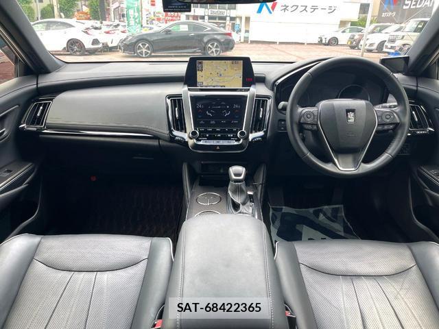 Toyota CROWN HYBRID 2020-02 8328767-1