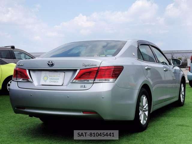 Toyota CROWN HYBRID 2014-01 8329135-1