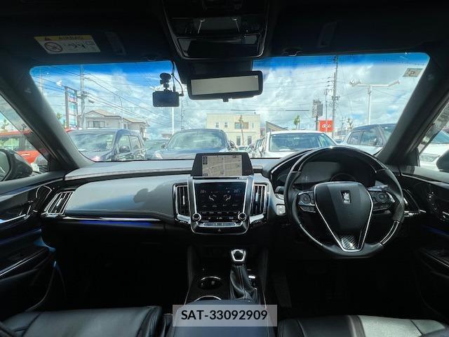Toyota CROWN HYBRID 2019-05 8329552-1