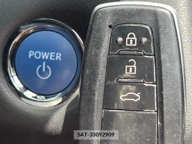 Toyota CROWN HYBRID 2019-05 8329552-4