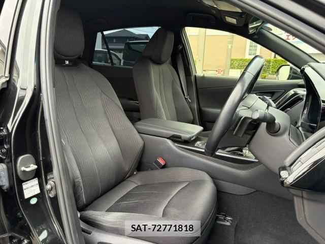 Toyota CROWN HYBRID 2019-06 8329553-2