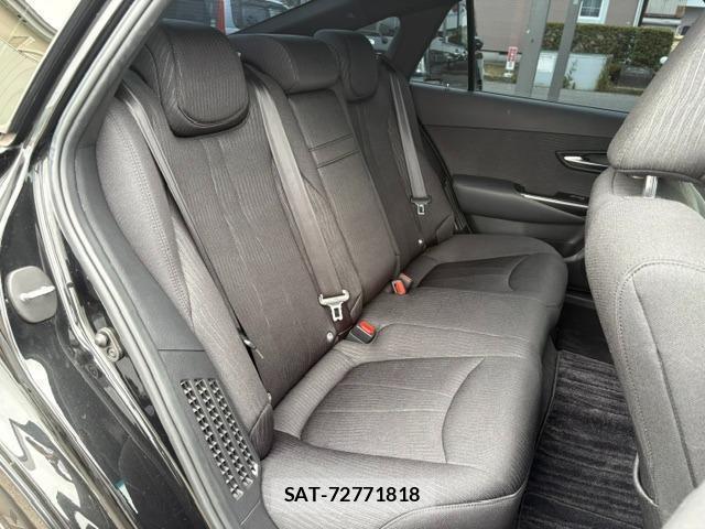 Toyota CROWN HYBRID 2019-06 8329553-3