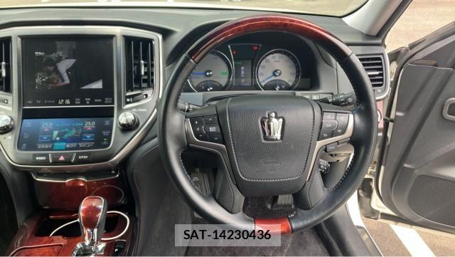 Toyota CROWN MAJESTA 2013-12 8329246-16