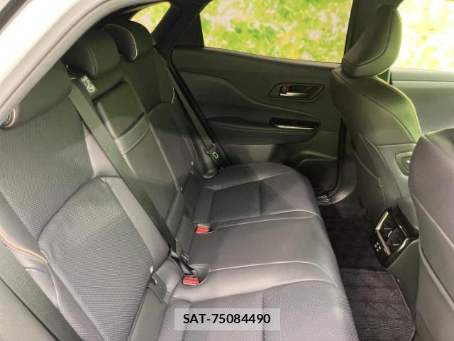 Toyota CROWN 2024-04 8329225-4