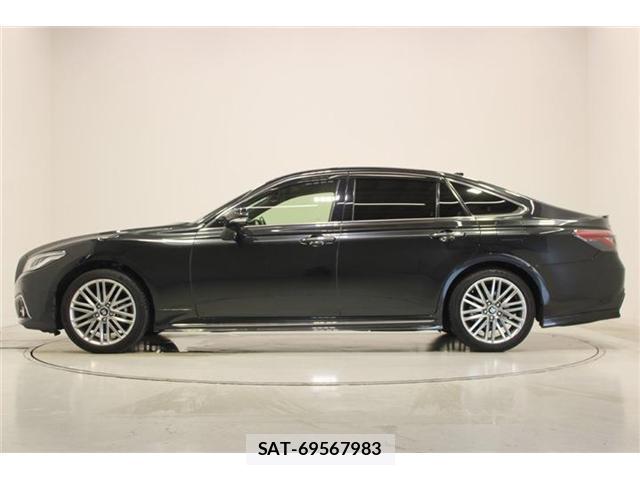 Toyota CROWN 2021-02 8327935-8