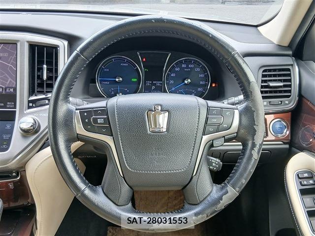 Toyota CROWN 2014-02 8328420-17