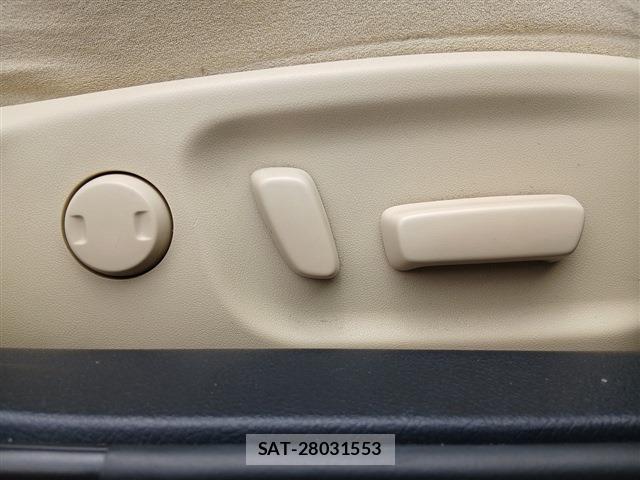 Toyota CROWN 2014-02 8328420-5