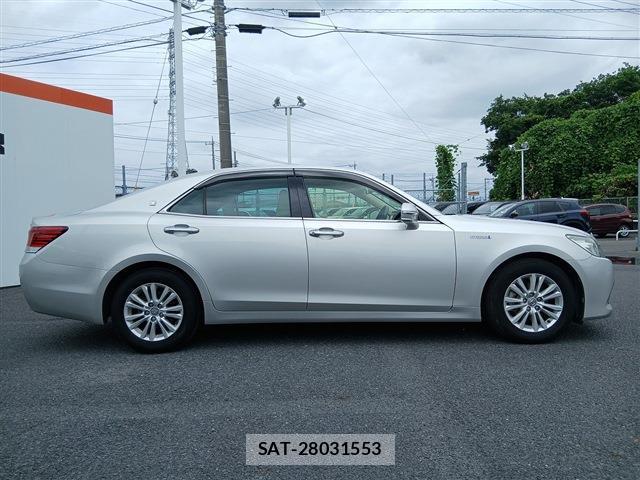 Toyota CROWN 2014-02 8328420-8