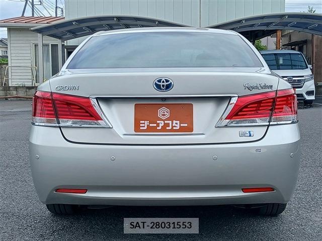 Toyota CROWN 2014-02 8328420-9