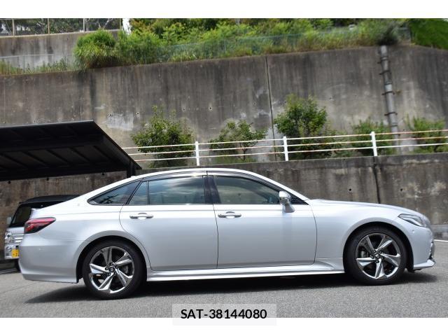 Toyota CROWN 2018-08 8328579-9