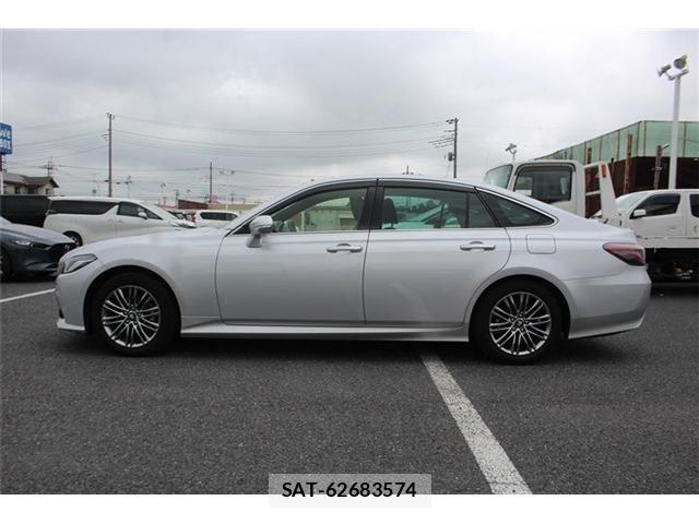 Toyota CROWN 2021-07 8329747-12