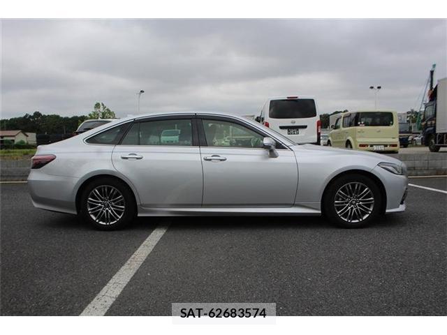 Toyota CROWN 2021-07 8329747-16