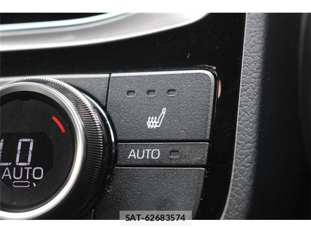 Toyota CROWN 2021-07 8329747-3