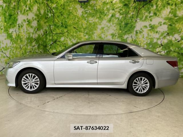 Toyota CROWN 2016-11 8329954-1