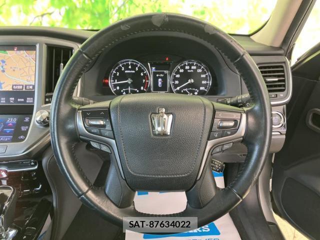 Toyota CROWN 2016-11 8329954-14