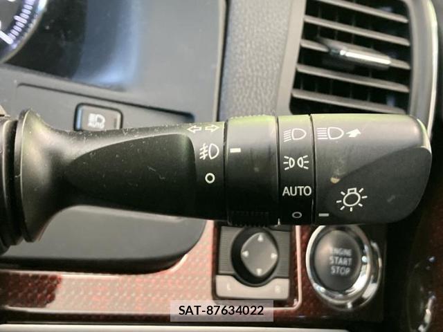 Toyota CROWN 2016-11 8329954-16