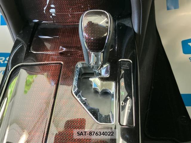 Toyota CROWN 2016-11 8329954-17