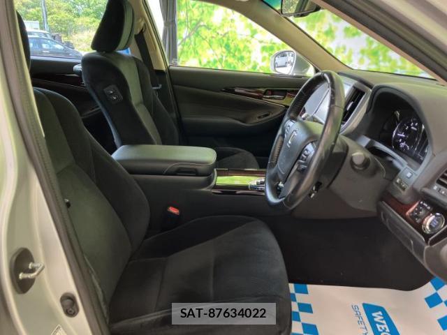 Toyota CROWN 2016-11 8329954-3