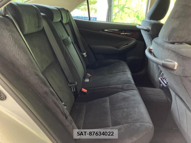 Toyota CROWN 2016-11 8329954-4