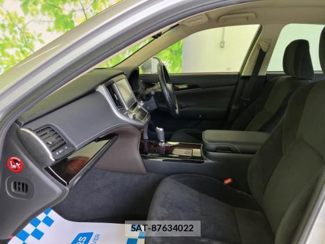 Toyota CROWN 2016-11 8329954-5