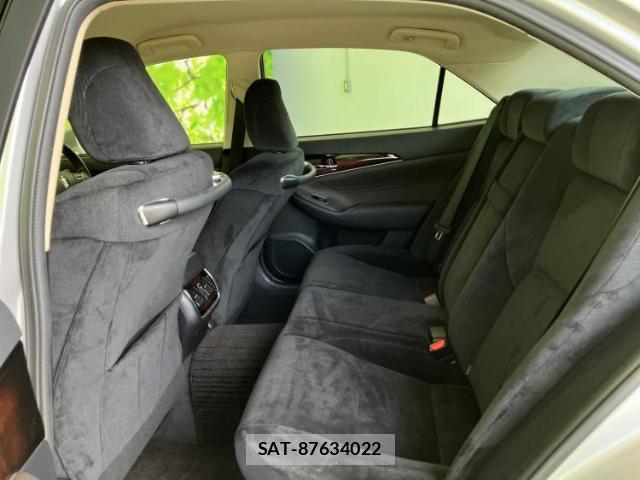 Toyota CROWN 2016-11 8329954-6