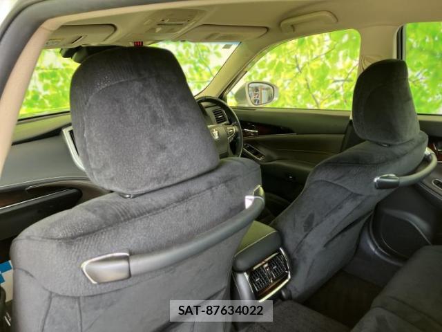 Toyota CROWN 2016-11 8329954-7