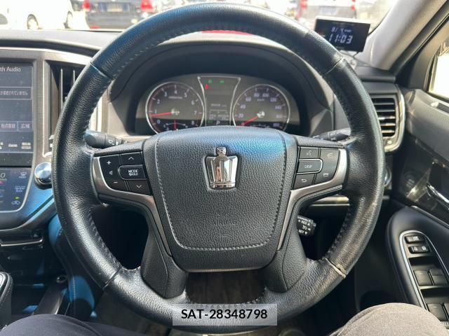 Toyota CROWN 2013-06 8330270-17