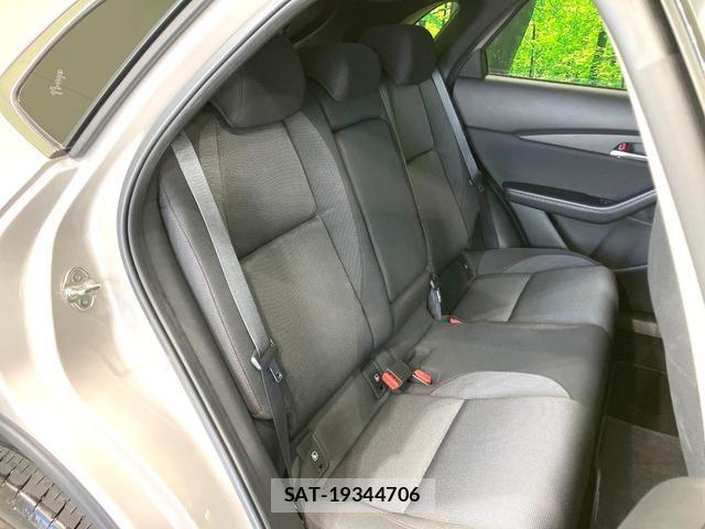 Mazda CX-30 2022-01 8328107-8
