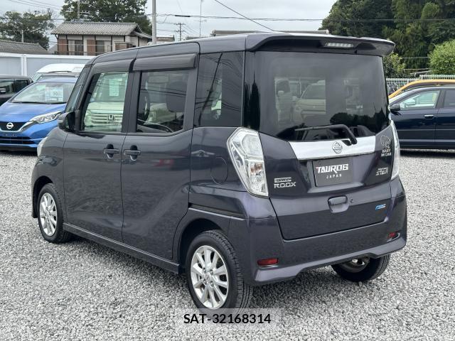 Nissan DAYZ ROOX 2015-06 8330269-11