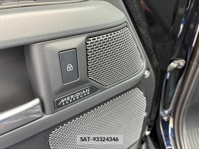 Land Rover DEFENDER 2023-08 8327798-12