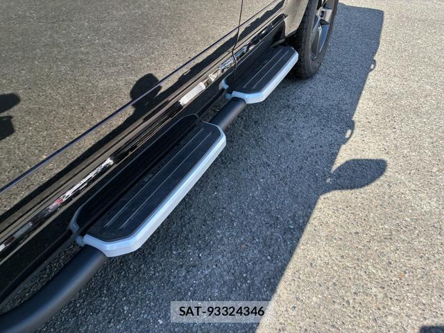 Land Rover DEFENDER 2023-08 8327798-17