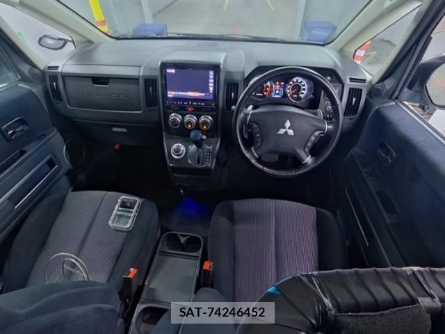 Mitsubishi DELICA 2011-12 8329883-2
