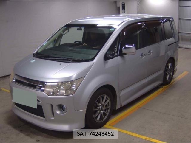 Mitsubishi DELICA 2011-12 8329883-4