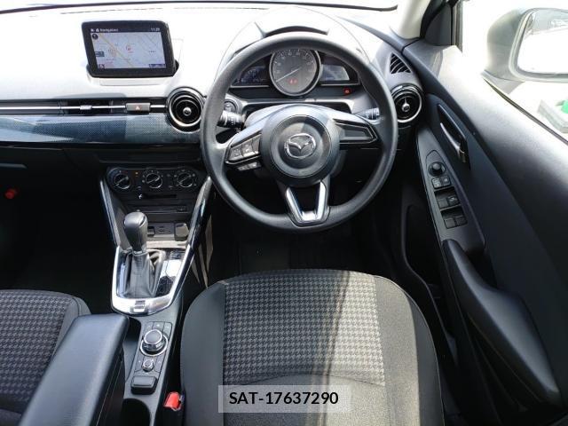 Mazda DEMIO 2017-07 8328244-2