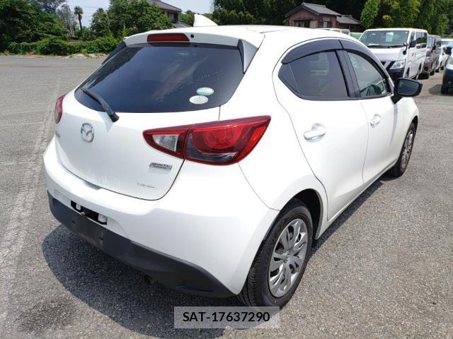 Mazda DEMIO 2017-07 8328244-4