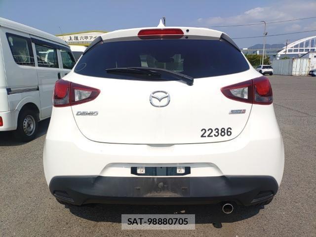 Mazda DEMIO 2017-07 8328336-1
