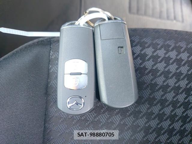 Mazda DEMIO 2017-07 8328336-14