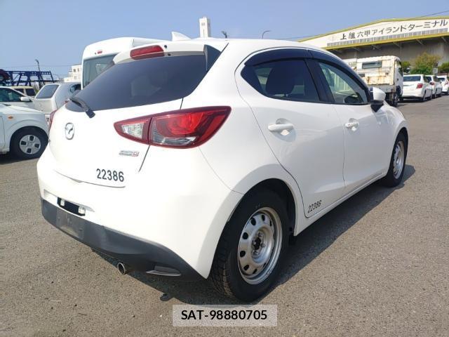 Mazda DEMIO 2017-07 8328336-4