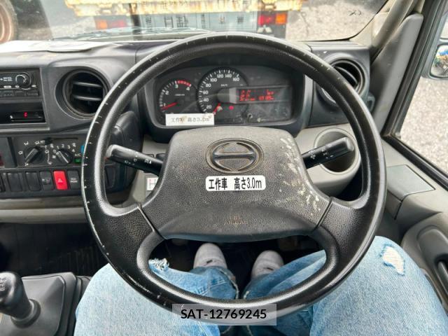 Hino DUTRO 2015-04 8327984-3
